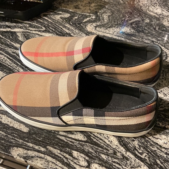 Burberry Slip on loafers skate shoes never worn size 40 - Picture 2 of 5